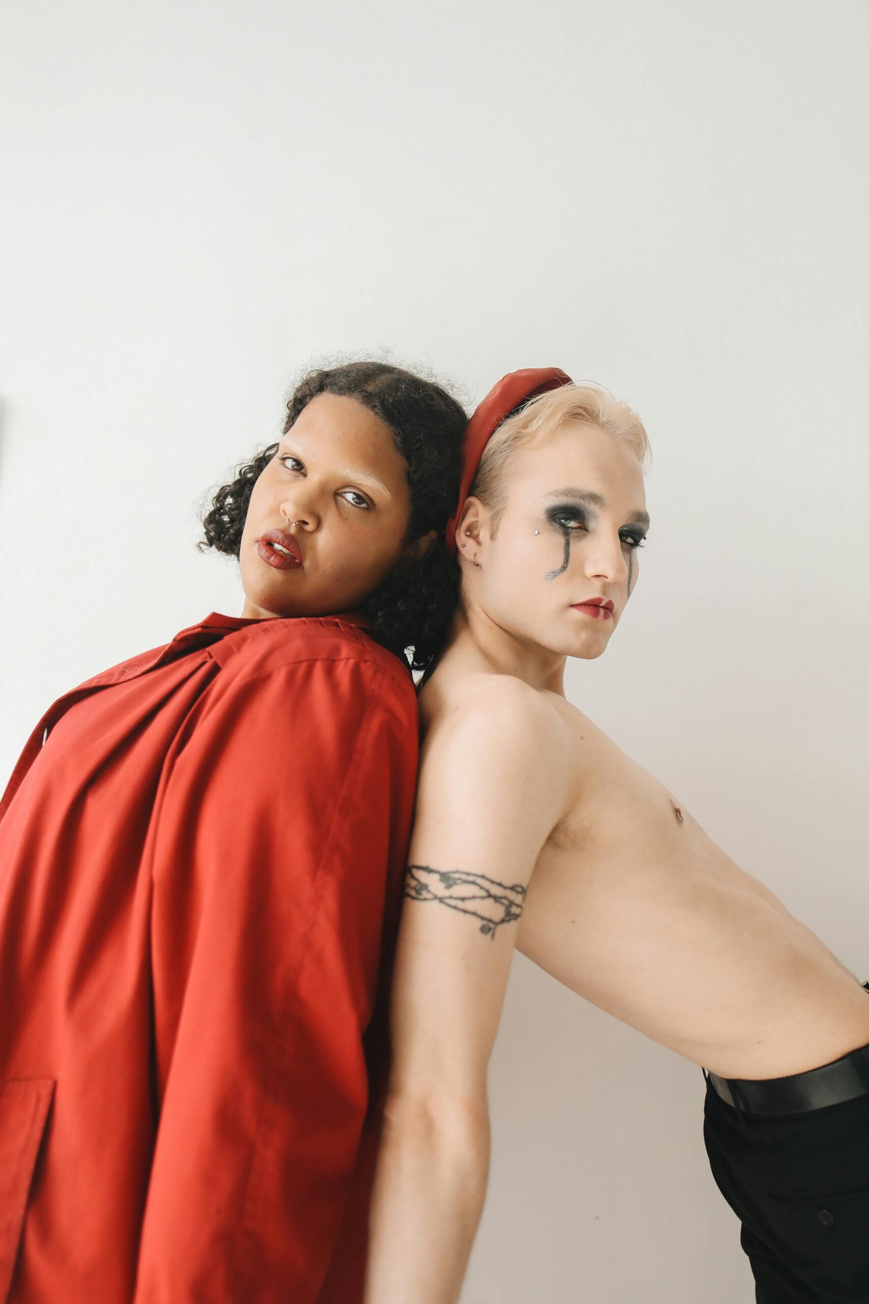 Why Am I Only Attracted to Androgynous People - friends doing photoshoot